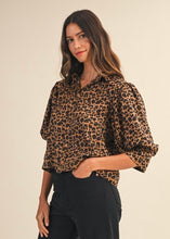 Load image into Gallery viewer, Vintage Leopard Button Up Top