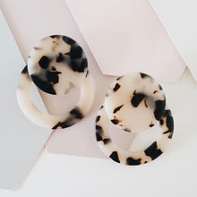 Load image into Gallery viewer, St. Armands Blonde Tortoise Doorknockers